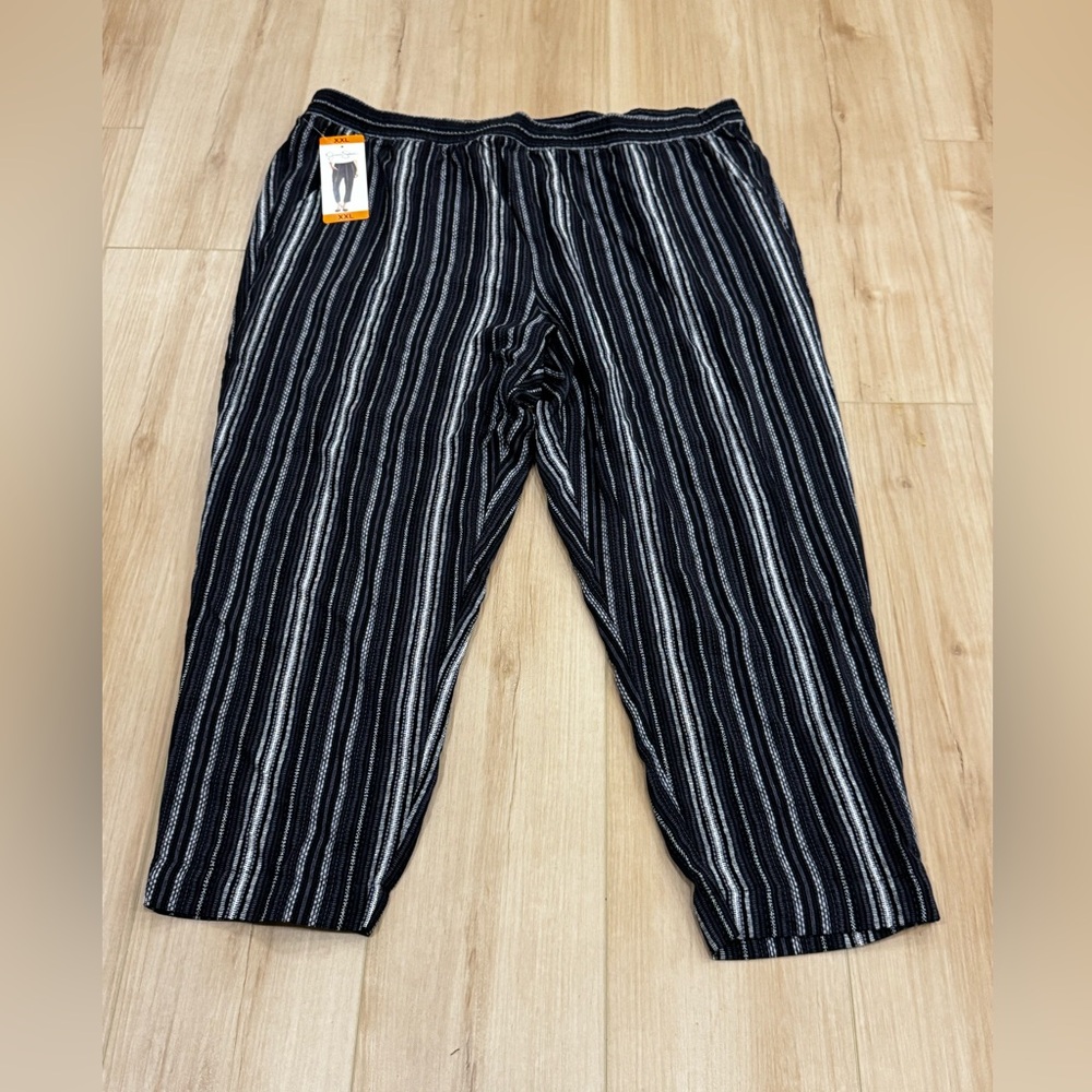 Jessica Simpson Black & White Striped Cropped Pants